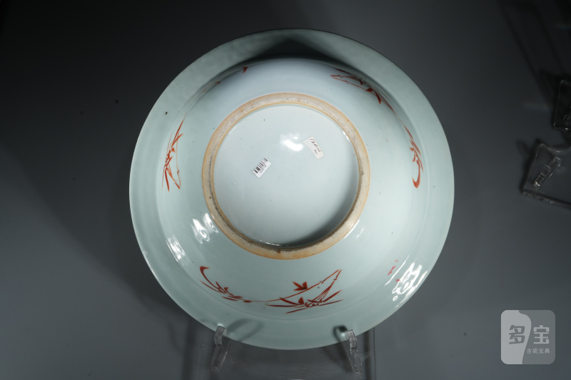 清 粉彩龙穿花人物折沿盆 - 图2